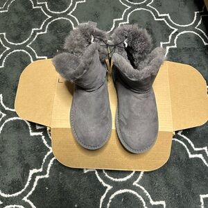 Dearfoams Women's Tan Shearling Slippers size 7 grey